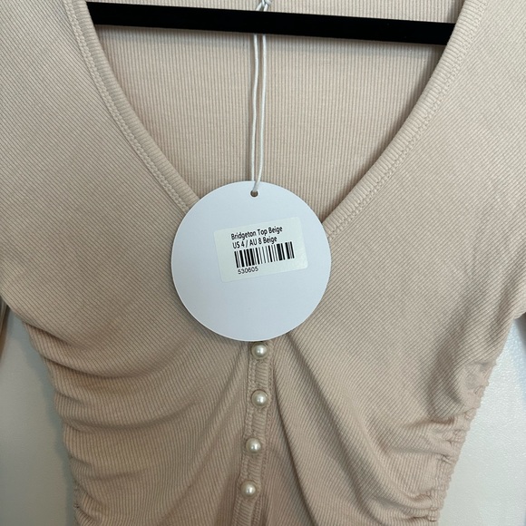 New with Tags Princess Polly Long Sleeve crop top with Pearl Buttons Size 4/S - Picture 2 of 2